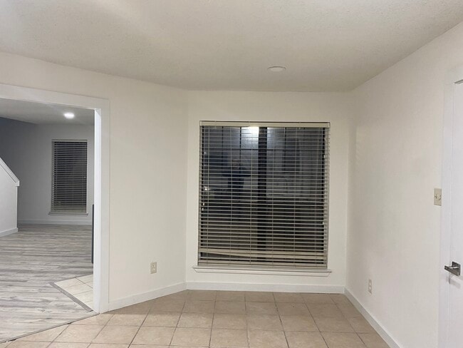 Building Photo - 3865 Suffolk Ln