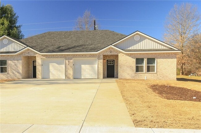 Building Photo - 655 N Genevieve Ave