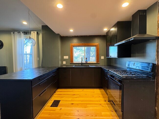 Building Photo - 1539 Madison Ave