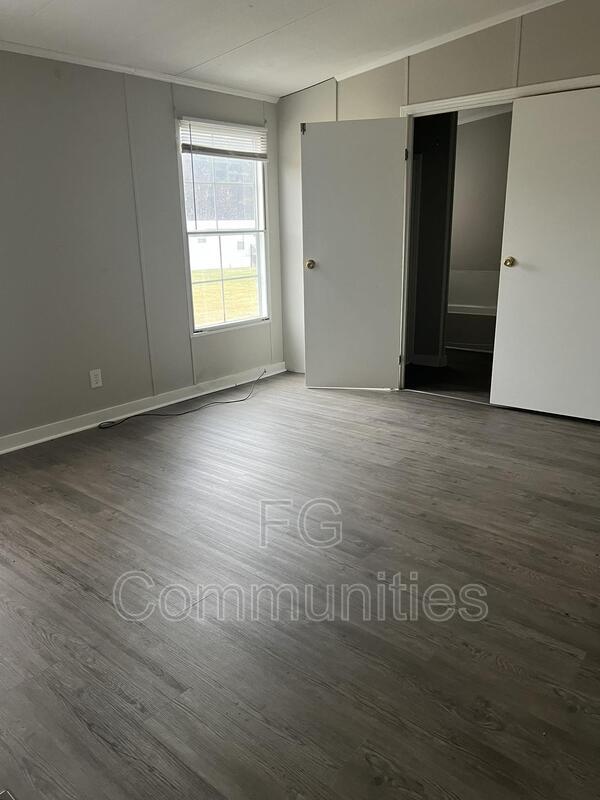 Building Photo - 123 Ray Cir