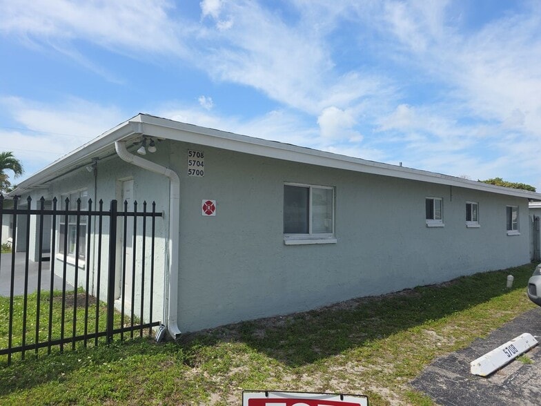 Building Photo - 5648 NW 28th St