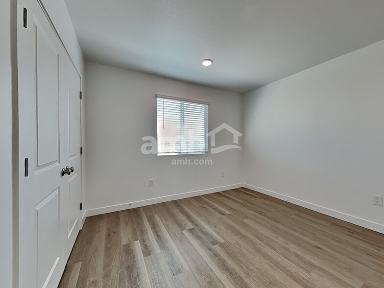 Building Photo - 9721 W Tamarisk Ave