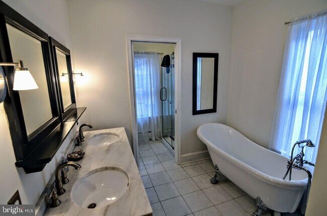 Building Photo - 1029 30th St NW