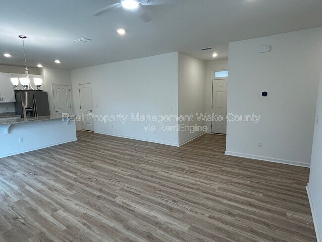 Building Photo - 403 St Clair Dr