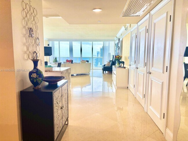 Building Photo - 1830 S Ocean Dr