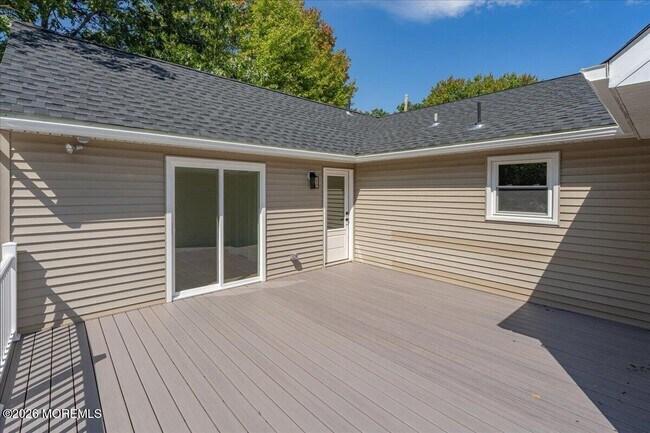 Building Photo - 501 Azalea Dr