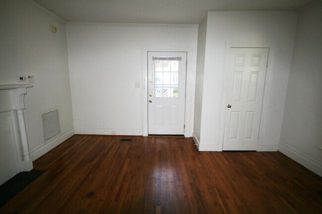 Building Photo - 910 Lancaster St
