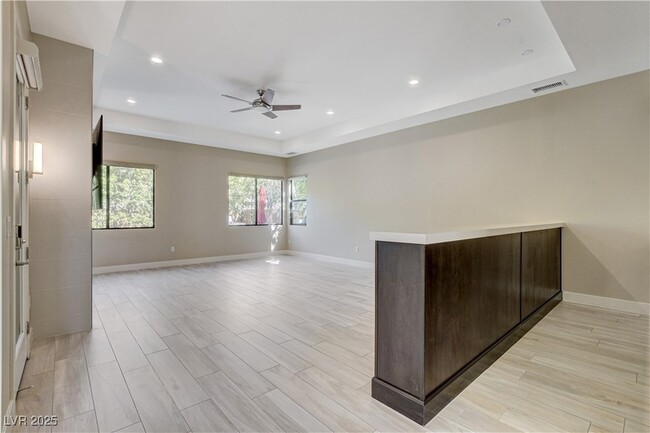 Building Photo - 64 Grey Feather Dr
