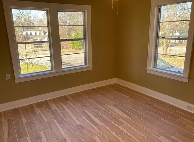 Building Photo - 504 E Bradford St