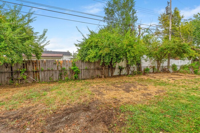 Building Photo - 1758 Marsdale Ave