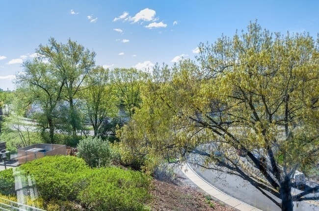 Building Photo - 199 Coolidge Ave