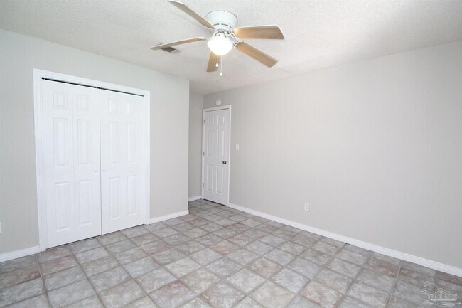Building Photo - 5250 Powrie Dr