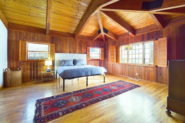 Building Photo - 209 E Reds Rd