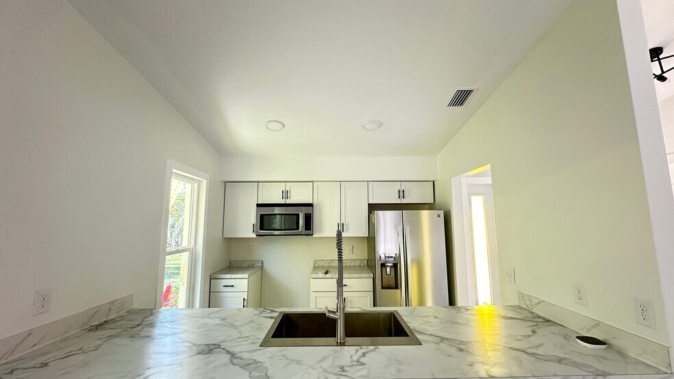 Building Photo - 1672 Atlanta Plaza Dr