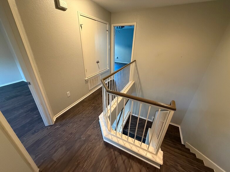 Building Photo - 313 Lava Bed Dr