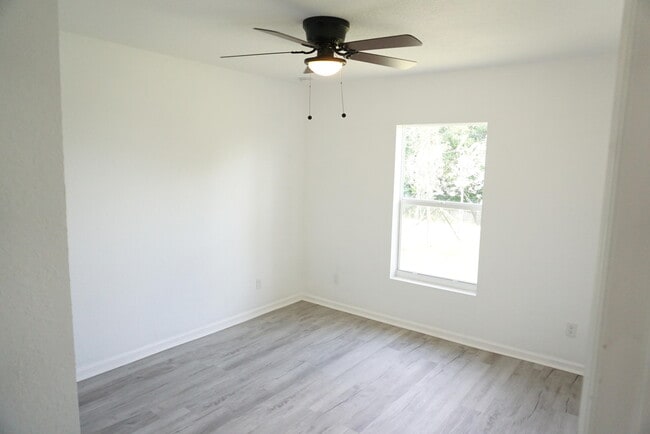 Building Photo - 1181 W 28th St
