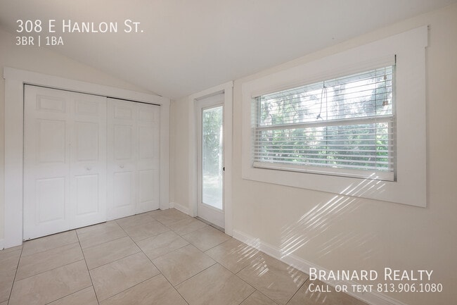 Building Photo - 308 E Hanlon St