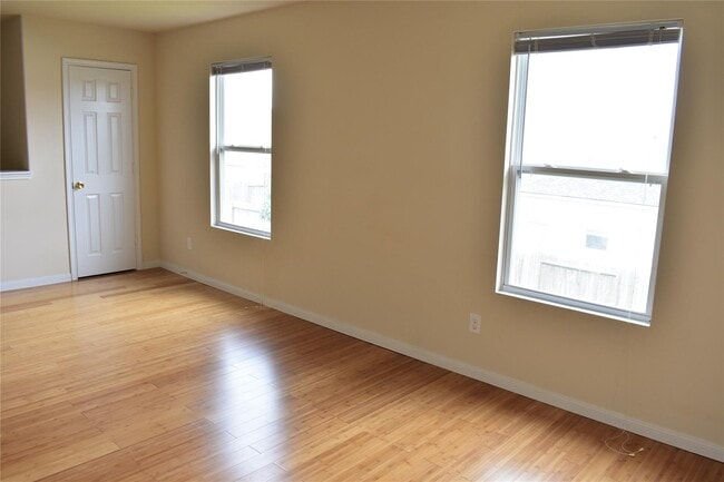 Building Photo - 3610 Barkers Crossing Ave