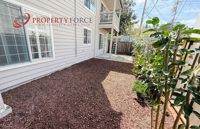 Building Photo - Updated 1,510 Sq Ft Belmont Condo Near Cal...