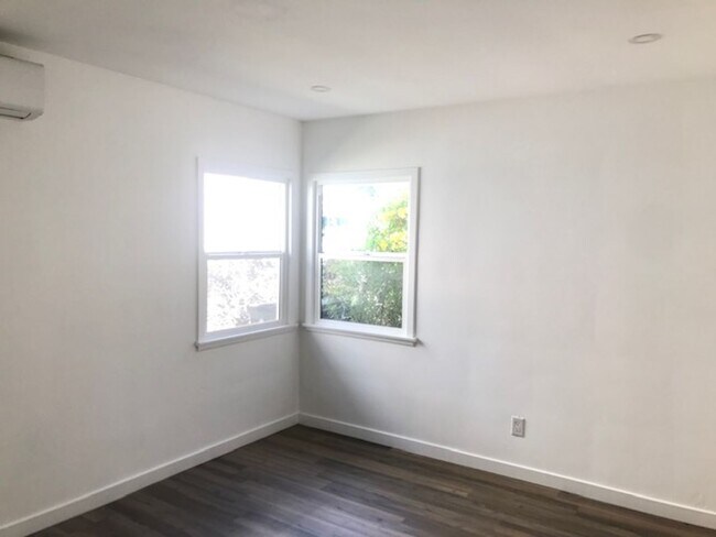 Building Photo - 6932-6934 Agnes Avenue