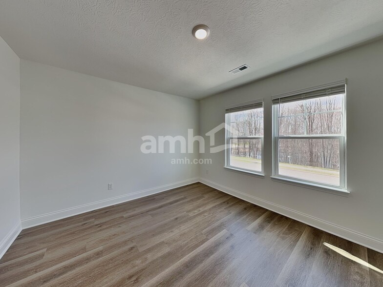 Building Photo - 228 Deanscroft Dr