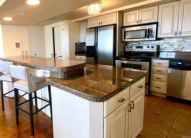 Building Photo - 523 S Louisiana St