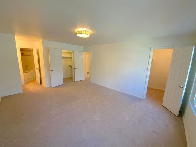 Building Photo - 2 Bedroom Townhome Available Near W Cheyenne Blvd & S Nevada Ave