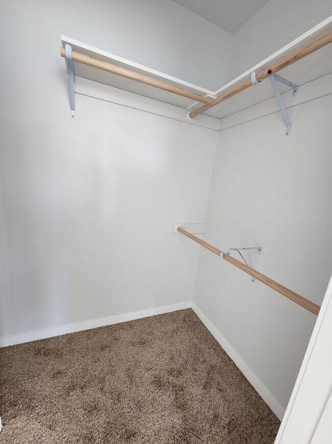 Building Photo - 6th Ave SE Duplex