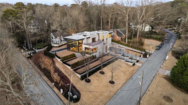 Building Photo - 14 Lake Forrest Ln NE