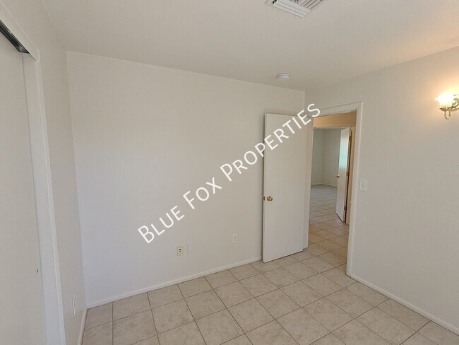 Building Photo - 3318 E Bellevue St