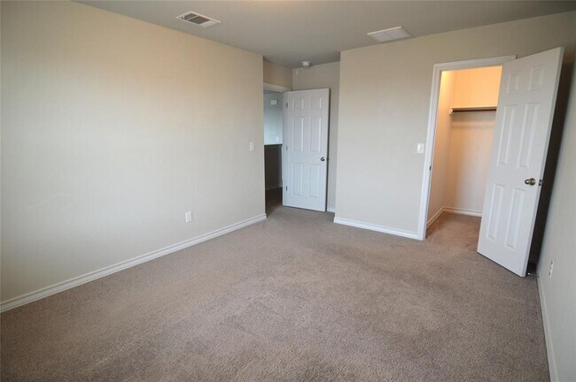 Building Photo - 212 Magna Ln