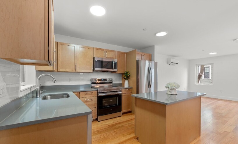 Primary Photo - 140 Prospect St