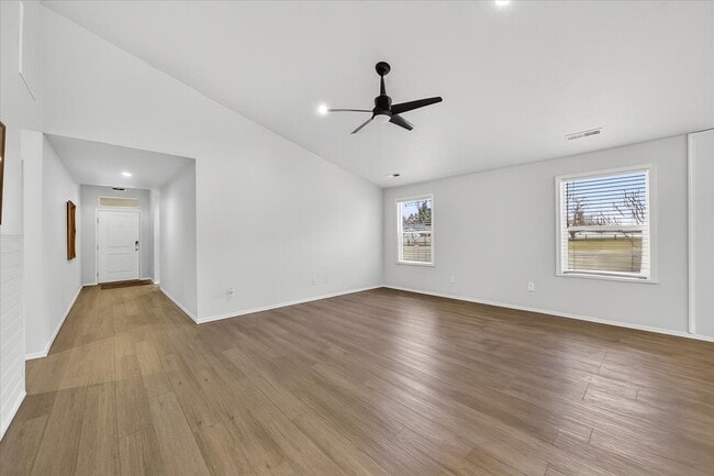 Building Photo - 878 W Jasper St