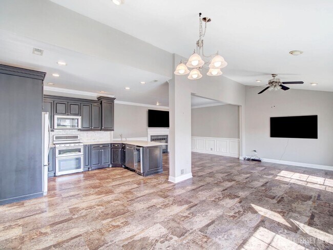 Building Photo - 8 Mulberry Ct