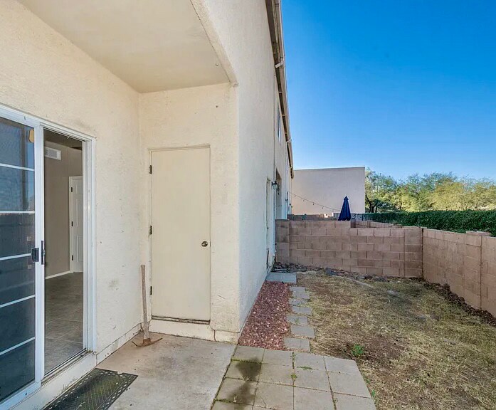 Building Photo - 2863 E Vespers Pl