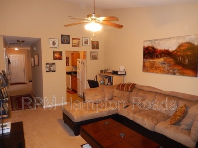 Building Photo - 7885 Park Gate Dr