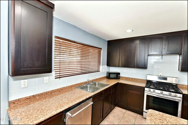 Building Photo - 6372 Franklin Ridge Dr