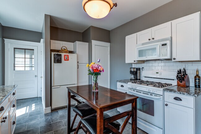 Building Photo - 2825 Burgess Ave