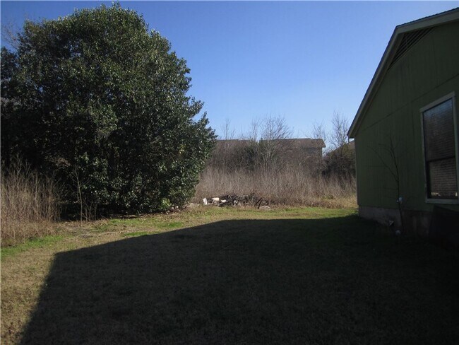 Building Photo - 2213 Yellow Jacket Ln