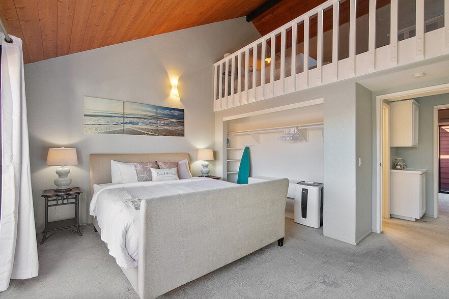 Building Photo - 737 Seacoast Dr
