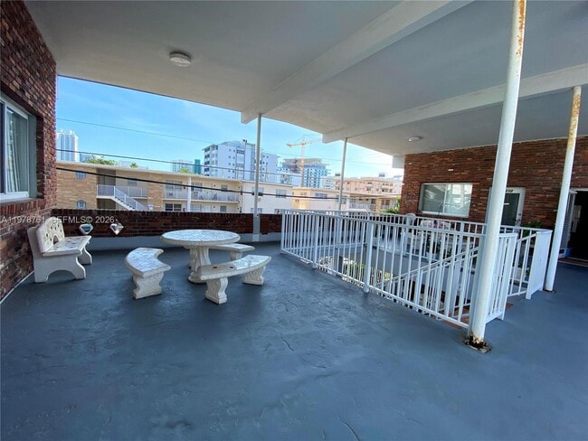 Building Photo - 305 69th St