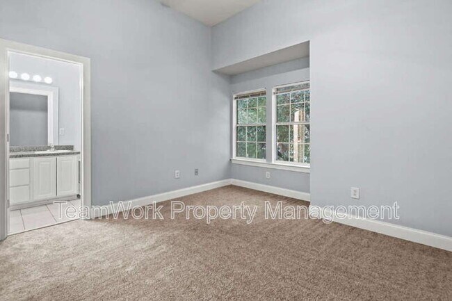 Building Photo - 5914 Tampa St