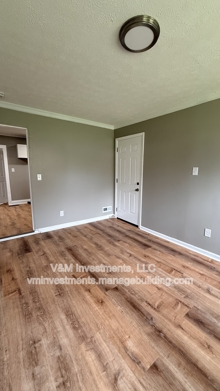 Building Photo - 522 Oak St