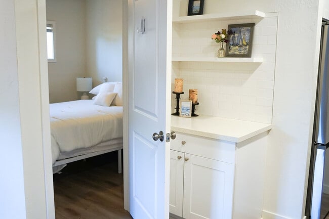 Building Photo - 1078 Cosmo Ave