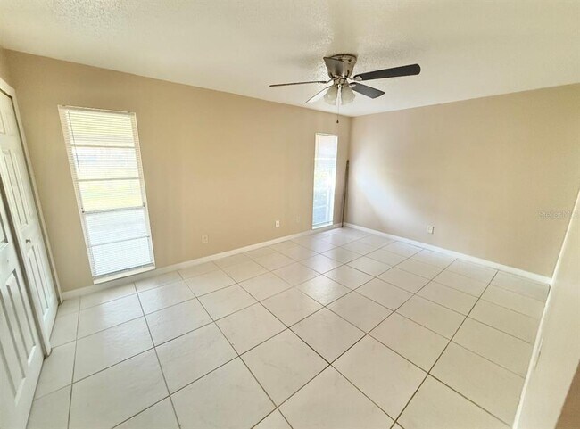 Building Photo - 810 Royal Palm Dr