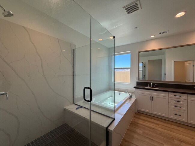 Building Photo - 39338 Stirrup Ct