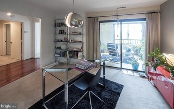 Building Photo - 11500 Fairway Dr