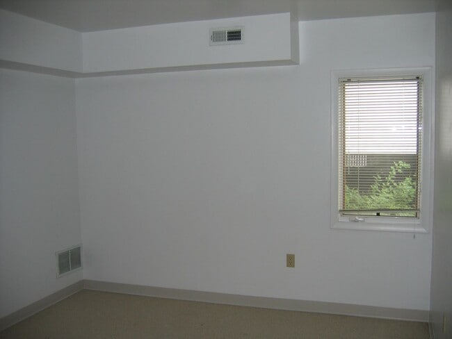 Building Photo - 2312 Price Ave