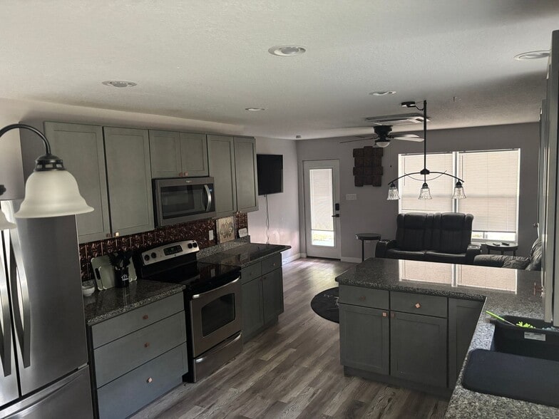 Building Photo - 7010 Jones Rd