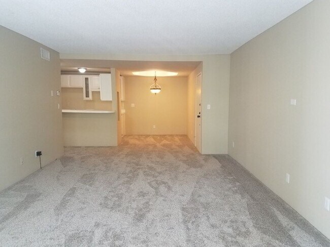 Building Photo - One Bedroom One bath at fabulous Horn Plaz...